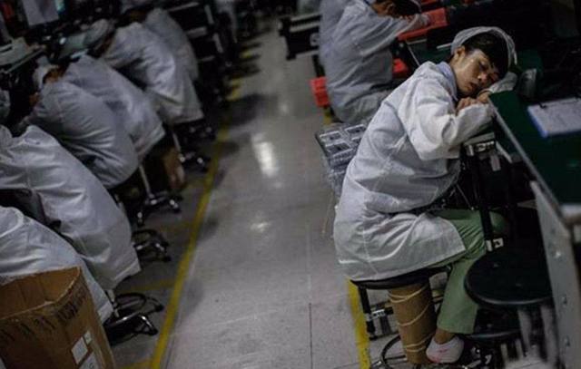 實拍我國手機生產工廠 進車間需換衣，每一環節都至關重要