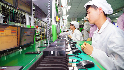 走進小米富士康工廠 探秘小米9從無到有的整個過程